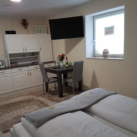 Pferdepension Jaeger Фермерский дом Маркранштедт